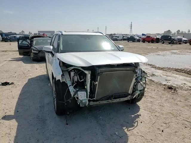 2022 Toyota Highlander - Image 12