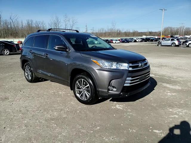 2017 Toyota Highlander - Image 15