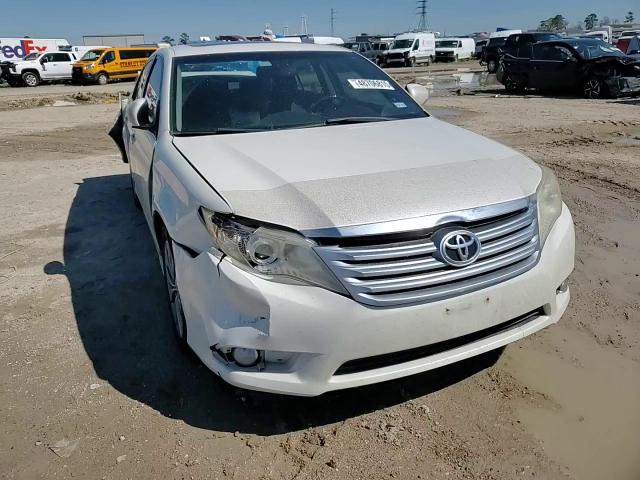 2011 Toyota Avalon - Image 11