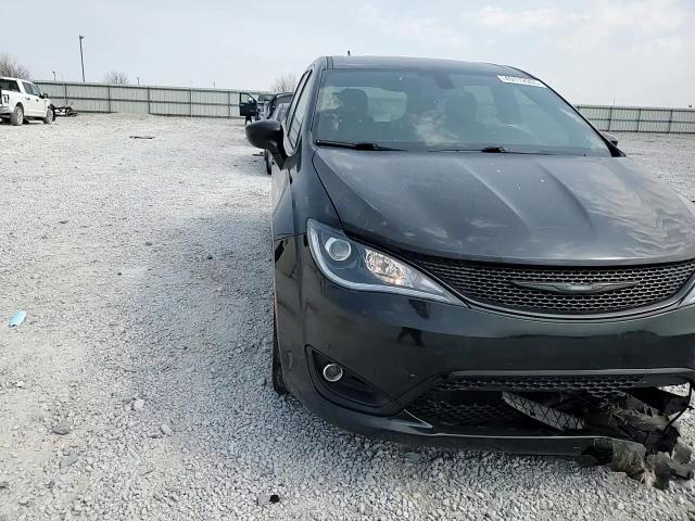 2018 Chrysler Pacifica - Image 12