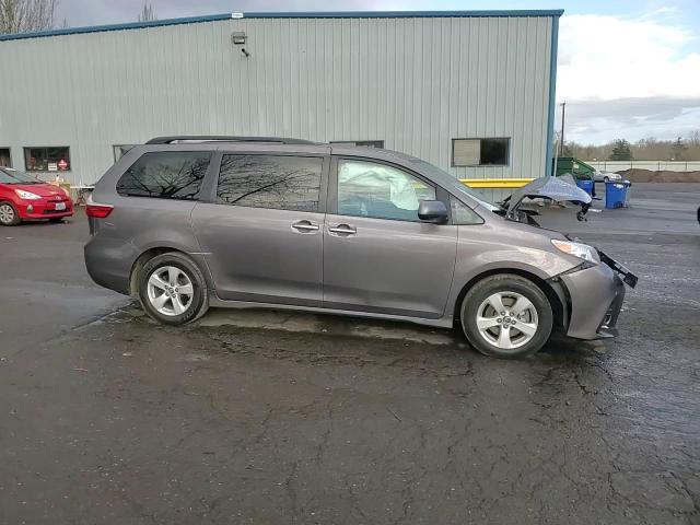 2019 Toyota Sienna - Image 12