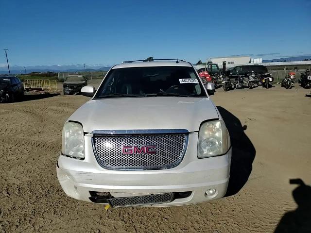 2011 GMC Yukon - Image 12
