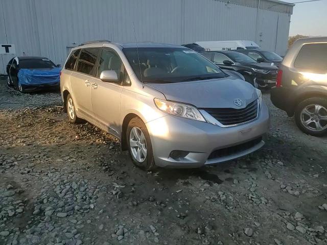 2012 Toyota Sienna - Image 14