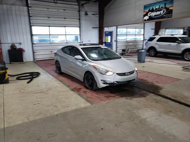 2012 Hyundai Elantra - Image 10