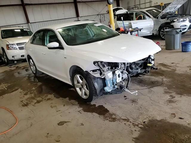 2015 Volkswagen Passat - Image 14