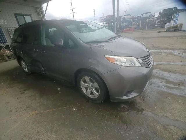 2014 Toyota Sienna - Image 11