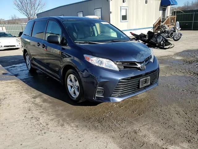 2019 Toyota Sienna - Image 14