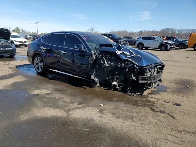 2017 Infiniti Q70 - Image 13