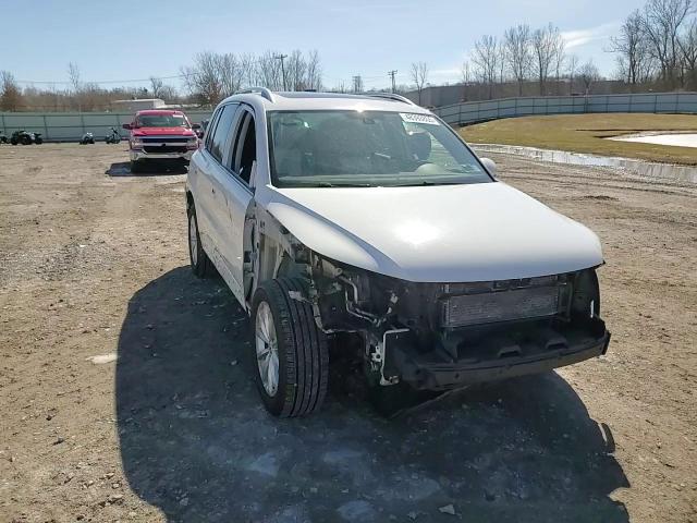 2017 Volkswagen Tiguan - Image 12