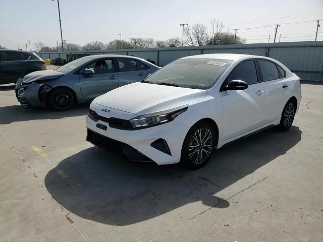 2023 Kia Forte - Image 11