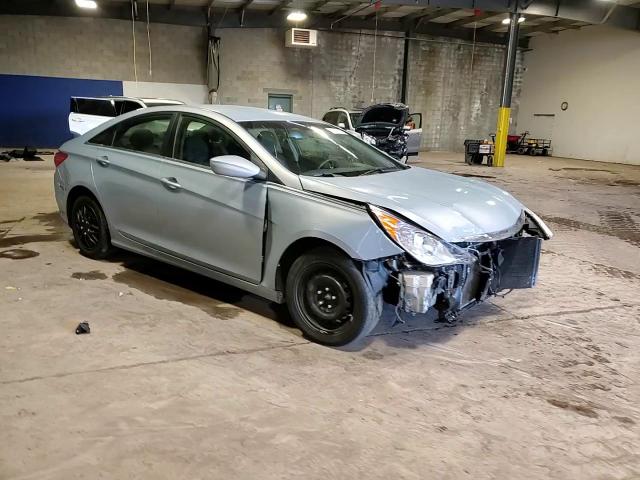 2012 Hyundai Sonata - Image 13
