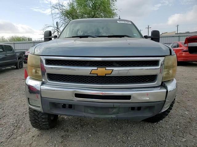 2013 Chevrolet Silverado - Image 11