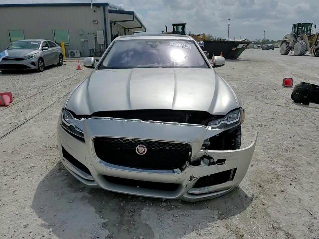 2017 Jaguar XF - Image 13