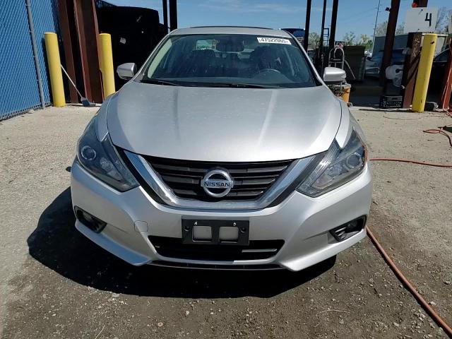 2017 Nissan Altima - Image 13