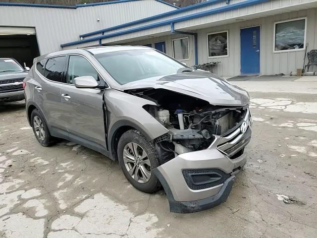 2016 Hyundai Santa Fe - Image 12
