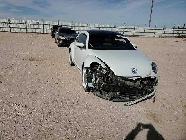 2019 Volkswagen Beetle S VIN: 3VWFD7AT2KM702740 Lot: 49288715