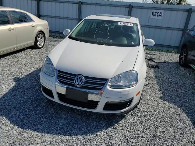 2010 Volkswagen Jetta - Image 11