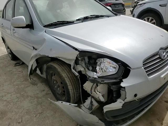 2011 Hyundai Accent - Image 10
