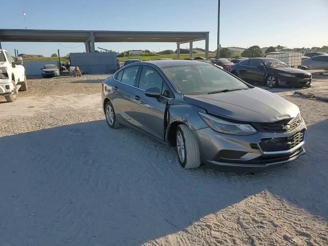 2018 Chevrolet Cruze - Image 10