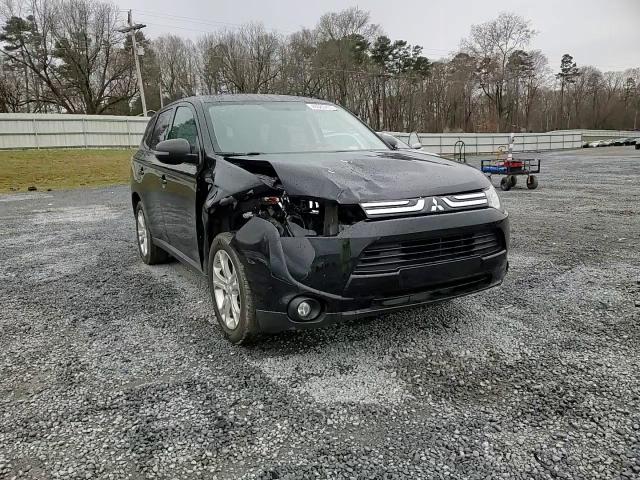 2014 Mitsubishi Outlander - Image 12