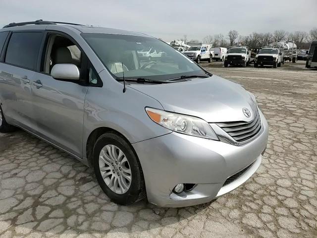 2012 Toyota Sienna - Image 12