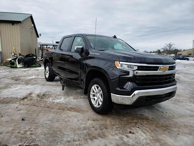 2022 Chevrolet Silverado - Image 13