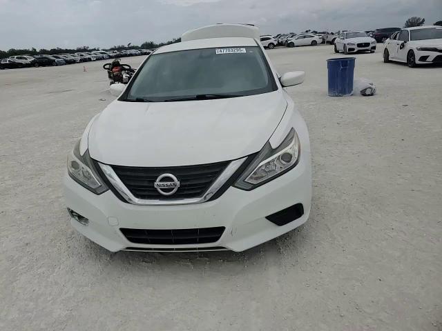 2017 Nissan Altima - Image 10