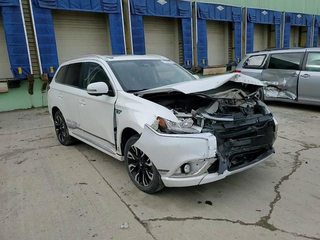 2018 Mitsubishi Outlander - Image 12