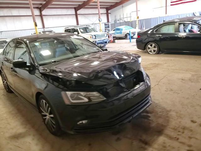 2016 Volkswagen Jetta - Image 13