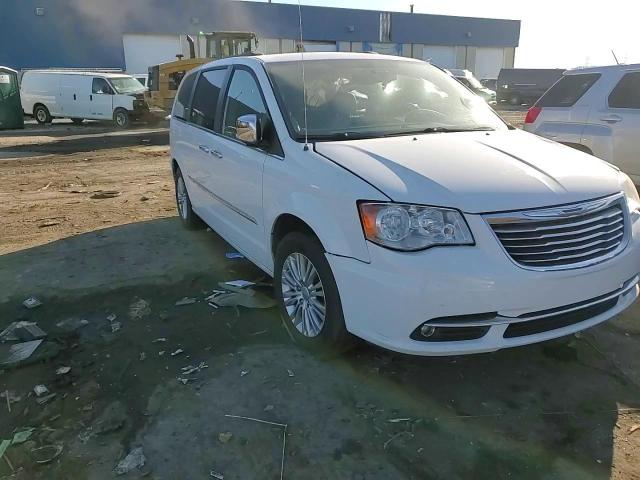 2015 Chrysler Town & Country - Image 11
