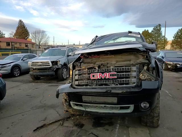 2011 GMC Sierra - Image 11