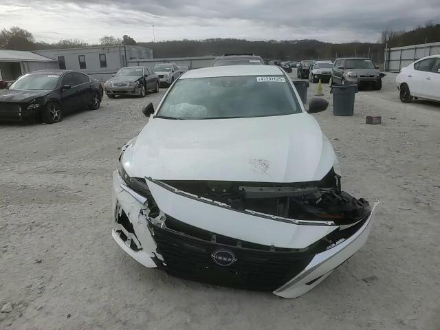 2024 Nissan Altima - Image 10