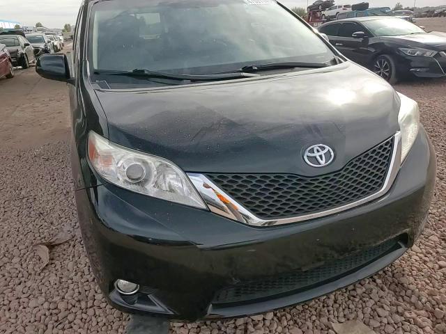2017 Toyota Sienna - Image 11