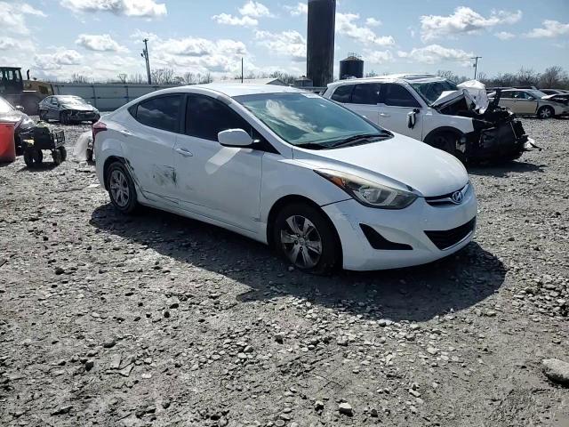 2016 Hyundai Elantra - Image 11