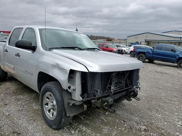 2011 Chevrolet Silverado - Image 11