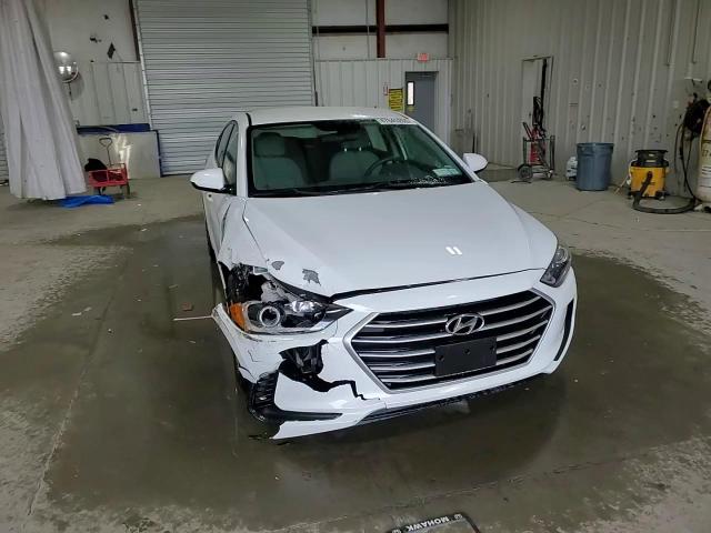 2017 Hyundai Elantra - Image 13