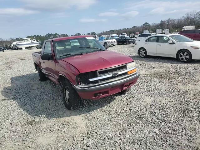 2001 Chevrolet S-10 Pickup - Image 11
