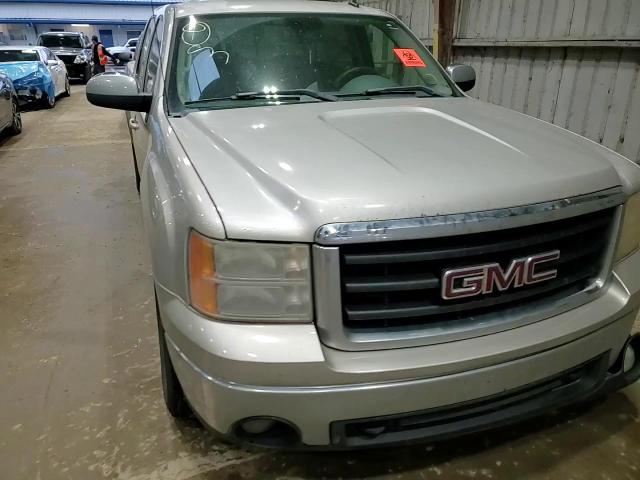 2007 GMC Sierra - Image 10