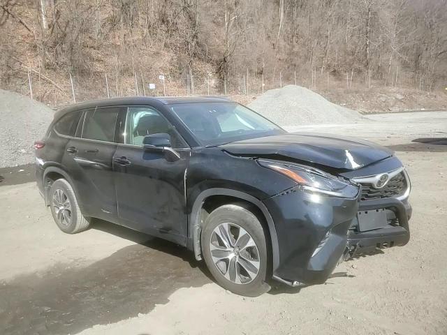 2021 Toyota Highlander - Image 11