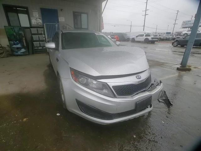 2011 Kia Optima - Image 10