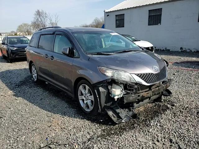 2012 Toyota Sienna - Image 15