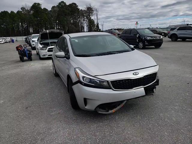 2017 Kia Forte - Image 11