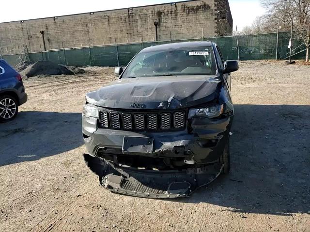 2017 Jeep Grand Cherokee - Image 11