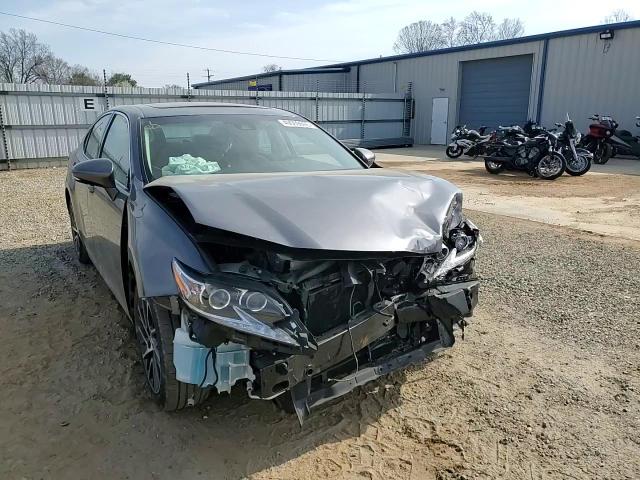 2016 Lexus ES - Image 11