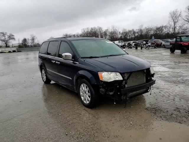 2012 Chrysler Town & Country - Image 12