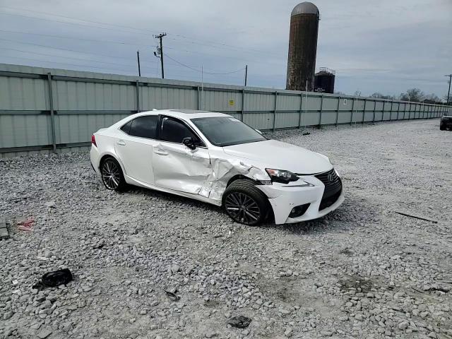 2016 Lexus IS - Image 10