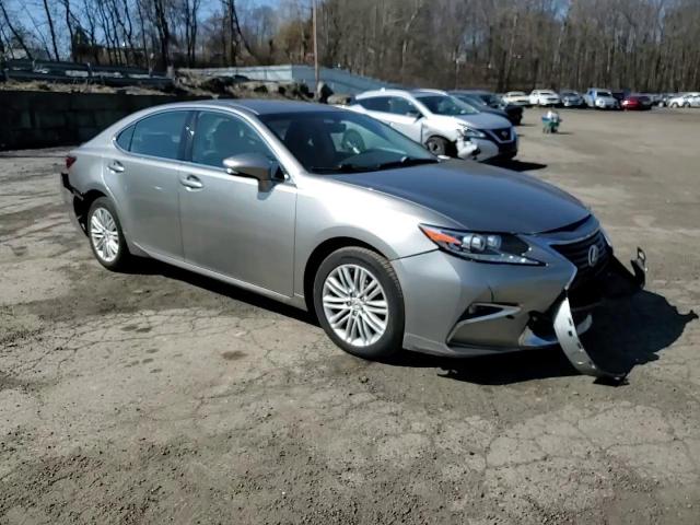 2016 Lexus ES - Image 11