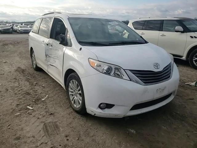 2012 Toyota Sienna - Image 12
