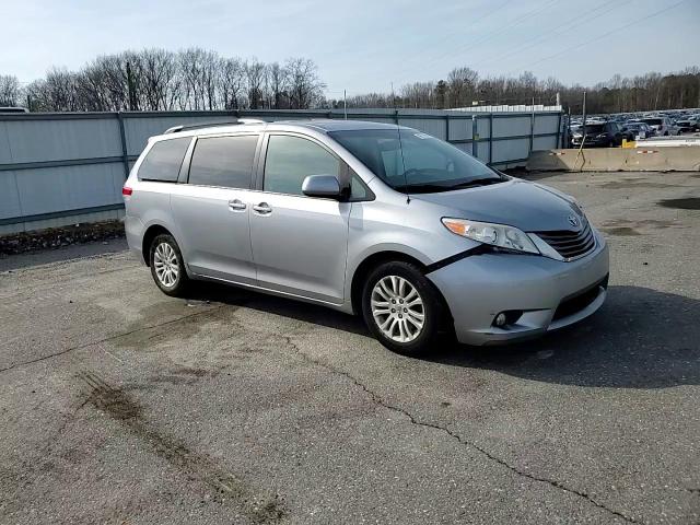 2012 Toyota Sienna - Image 11
