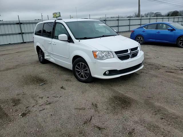 2017 Dodge Caravan - Image 12